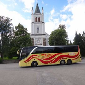 J. E. Simola Ky:n keltainen linja-auto